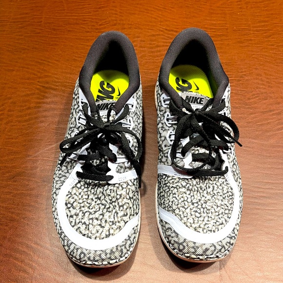 Nike Shoes - Nike Free 5.0